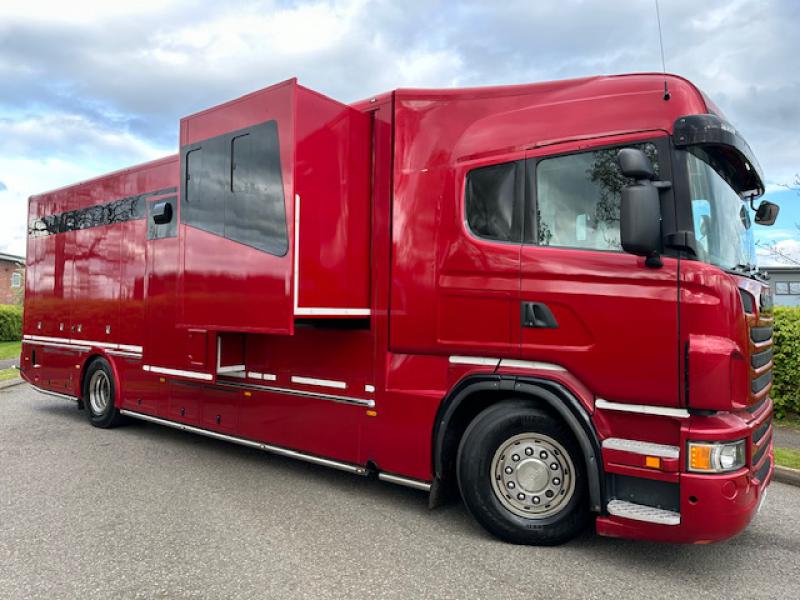 24-815-Euro 6 2013 Scania R400 Topline 18,000 KG Coach built by Desidero coach builders. Stalled for 5. Full luxury living including 2 electric slide outs and 1 pop up . Sleeping for 6. Front and rear air suspension.. Huge Specification!