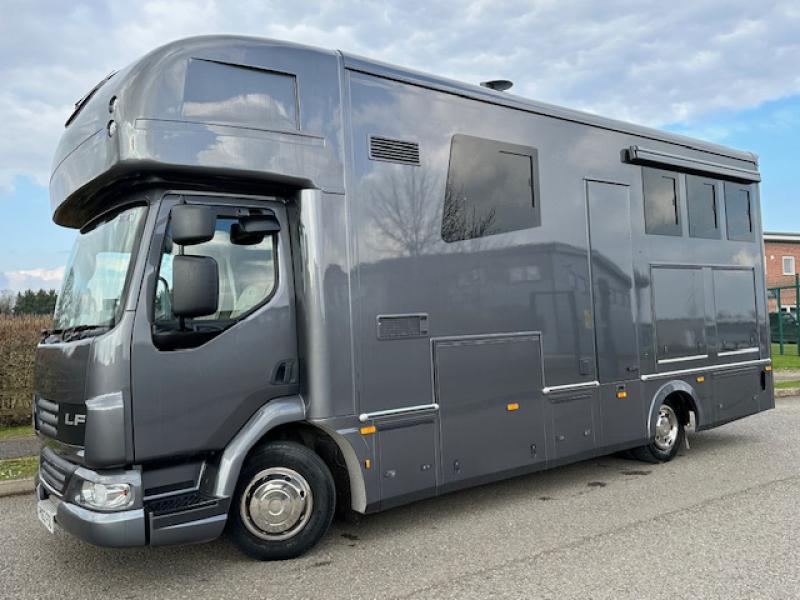 24-775-Euro 6 63 DAF LF 160 Automatic 7.5 Ton Coach built by JM Coach works. Stalled for 3. Full  luxury living with toilet and shower. Sleeping for 5. Full tilt cab. Underfloor storage.. Huge specification... Stunning horsebox