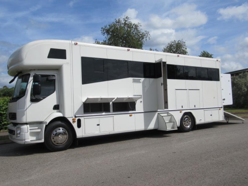 15-643-2007 Volvo FL 18 Ton Coach built by JC Coach builders. Stalled for 4 with smart luxury living. Sleeping for 4. Large bathroom.. Low mileage..