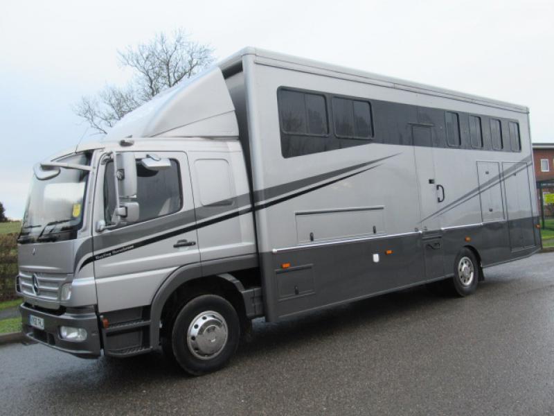 22-445-2010 Mercedes Benz Atego 16 Ton Coach built by Hayling truck horseboxes. Stalled for 4. Smart spacious living, sleeping for 4. Toilet and shower. Recent build.... LIKE NEW!
