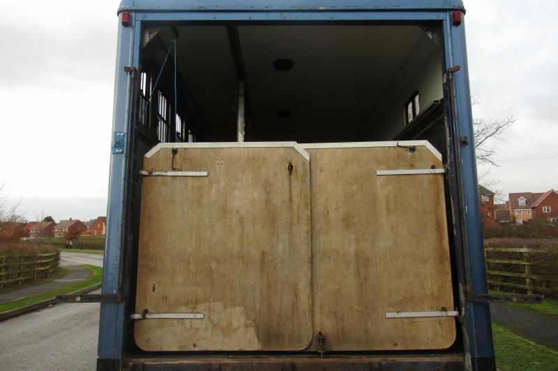 23-451-Iveco Eurocargo 75E15 7.5 Ton Coach built by Hanbury Horseboxes. Stalled for 3 with smart spacious living, sleeping for 4. Toilet and shower. No external tack locker intruding into the horse area