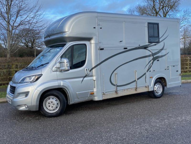 23-453-2016 Model 65 Peugeot Boxer 3.5 ton Coach built by Ascot horsebox. Weekender model. Stalled for 2 rear facing.. Smart changing area at rear.. Beautiful condition throughout