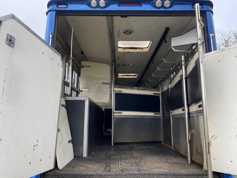 23-538-26,000 kg Scania 310 Coach built by Oakley coach builders. Oakley Supreme Model.  Stalled for 7. Sleeping for 4. Slide out in the living.  High specification.  Horsebox from new!