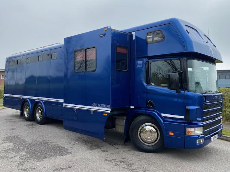 23-538-26,000 kg Scania 310 Coach built by Oakley coach builders. Oakley Supreme Model.  Stalled for 7. Sleeping for 4. Slide out in the living.  High specification.  Horsebox from new!