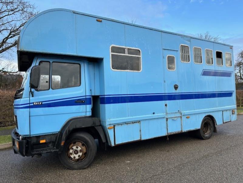 23-727-Mercedes Benz 817 7.5 Ton Coach built by Prestwood. Stalled for 3. Smart living area, Full tilt cab.. Drives fantastic