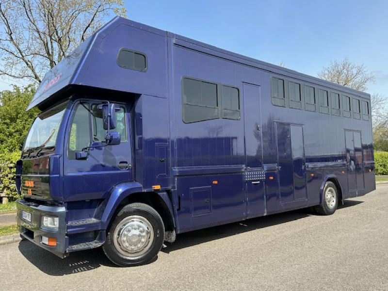 24-804-2005 54 MAN L Series 18 Ton  Coach built by Quighley Coach builders. Stalled for 7 with smart living at front.  Front and rear air suspension Full tilt cab