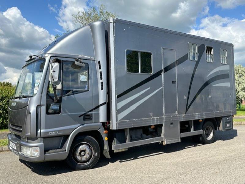 24-827-2007 Model 56 Iveco Eurocargo 75E17 7.5 Ton , Professional conversion by Prime Coach builders. Stalled for 3 with changing area, Full tilt cab.. Smart horsebox