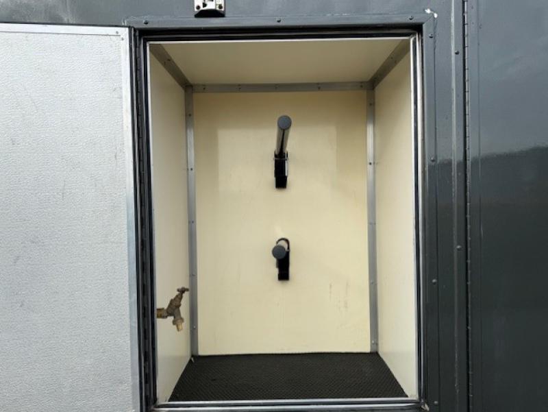 25-1222-2008 DAF LF 170 7.5 Ton, Professional conversion by Minster Coach builders. Stalled for 4 with smart living with toilet. Full tilt cab. Smart horsebox 25-1222-2008 DAF LF 170 7.5 Ton, Professional conversion by Minster Coach builders. Stalled for 4 with smart living with toilet. Full tilt cab. Smart horsebox