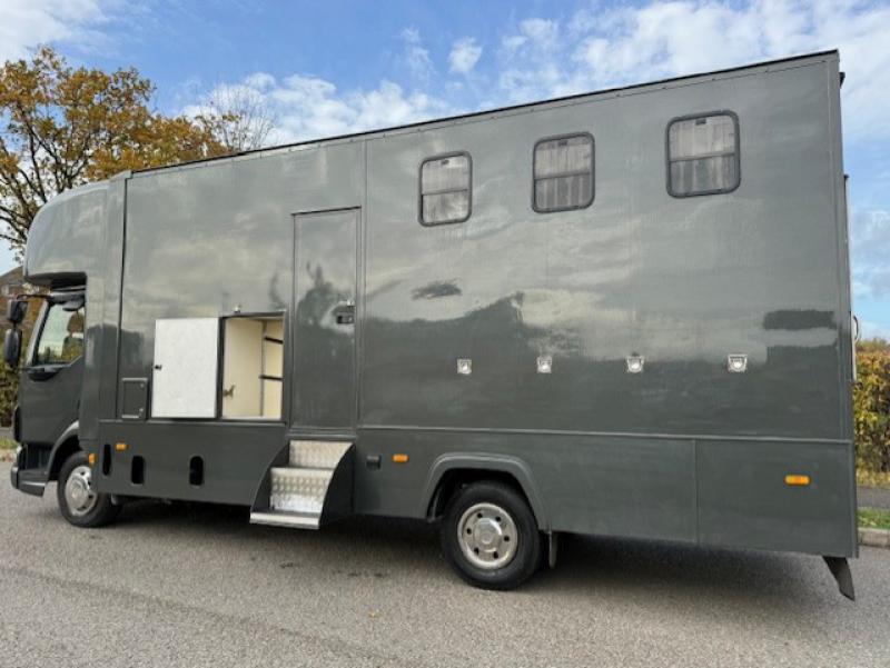 25-1222-2008 DAF LF 170 7.5 Ton, Professional conversion by Minster Coach builders. Stalled for 4 with smart living with toilet. Full tilt cab. Smart horsebox 25-1222-2008 DAF LF 170 7.5 Ton, Professional conversion by Minster Coach builders. Stalled for 4 with smart living with toilet. Full tilt cab. Smart horsebox