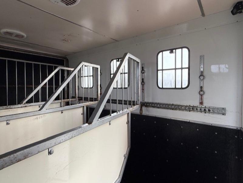 25-1222-2008 DAF LF 170 7.5 Ton, Professional conversion by Minster Coach builders. Stalled for 4 with smart living with toilet. Full tilt cab. Smart horsebox 25-1222-2008 DAF LF 170 7.5 Ton, Professional conversion by Minster Coach builders. Stalled for 4 with smart living with toilet. Full tilt cab. Smart horsebox