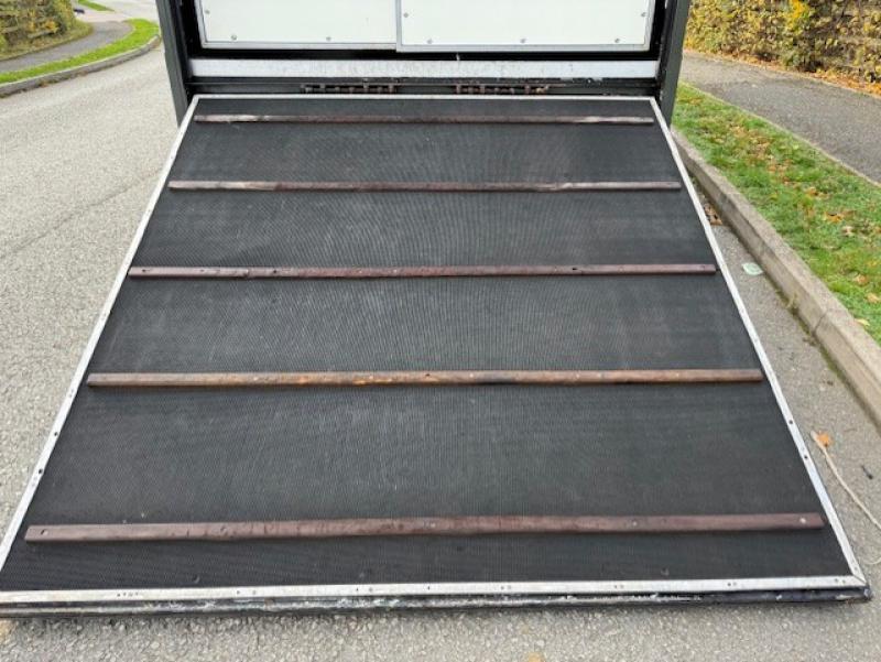 25-1222-2008 DAF LF 170 7.5 Ton, Professional conversion by Minster Coach builders. Stalled for 4 with smart living with toilet. Full tilt cab. Smart horsebox 25-1222-2008 DAF LF 170 7.5 Ton, Professional conversion by Minster Coach builders. Stalled for 4 with smart living with toilet. Full tilt cab. Smart horsebox