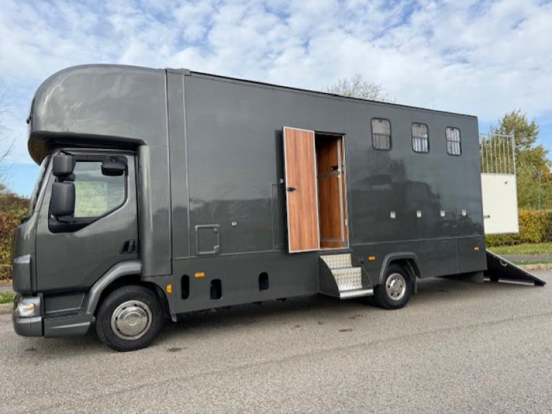 25-1222-2008 DAF LF 170 7.5 Ton, Professional conversion by Minster Coach builders. Stalled for 4 with smart living with toilet. Full tilt cab. Smart horsebox 25-1222-2008 DAF LF 170 7.5 Ton, Professional conversion by Minster Coach builders. Stalled for 4 with smart living with toilet. Full tilt cab. Smart horsebox