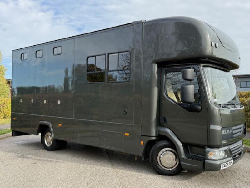 25-1222-2008 DAF LF 170 7.5 Ton, Professional conversion by Minster Coach builders. Stalled for 4 with smart living with toilet. Full tilt cab. Smart horsebox 25-1222-2008 DAF LF 170 7.5 Ton, Professional conversion by Minster Coach builders. Stalled for 4 with smart living with toilet. Full tilt cab. Smart horsebox