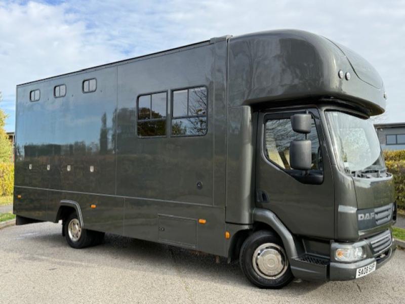 25-1222-2008 DAF LF 170 7.5 Ton, Professional conversion by Minster Coach builders. Stalled for 4 with smart living with toilet. Full tilt cab. Smart horsebox 25-1222-2008 DAF LF 170 7.5 Ton, Professional conversion by Minster Coach builders. Stalled for 4 with smart living with toilet. Full tilt cab. Smart horsebox
