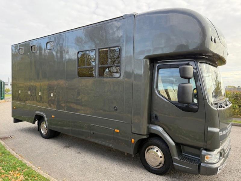 25-1222-2008 DAF LF 170 7.5 Ton, Professional conversion by Minster Coach builders. Stalled for 4 with smart living with toilet. Full tilt cab. Smart horsebox 25-1222-2008 DAF LF 170 7.5 Ton, Professional conversion by Minster Coach builders. Stalled for 4 with smart living with toilet. Full tilt cab. Smart horsebox