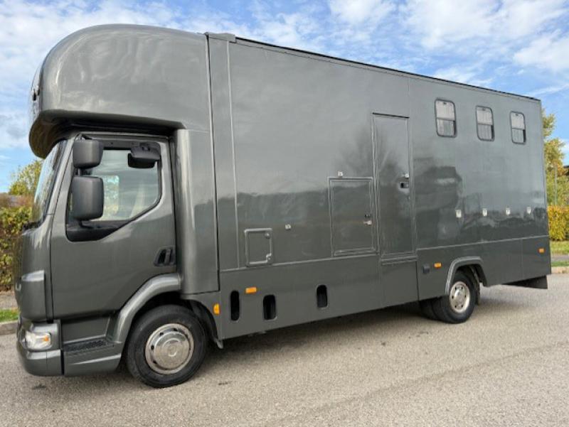 25-1222-2008 DAF LF 170 7.5 Ton, Professional conversion by Minster Coach builders. Stalled for 4 with smart living with toilet. Full tilt cab. Smart horsebox 25-1222-2008 DAF LF 170 7.5 Ton, Professional conversion by Minster Coach builders. Stalled for 4 with smart living with toilet. Full tilt cab. Smart horsebox