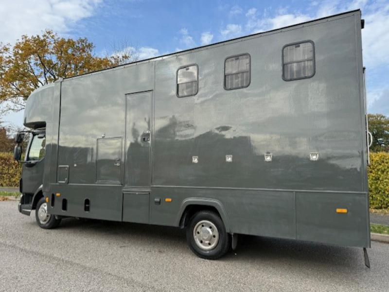 25-1222-2008 DAF LF 170 7.5 Ton, Professional conversion by Minster Coach builders. Stalled for 4 with smart living with toilet. Full tilt cab. Smart horsebox 25-1222-2008 DAF LF 170 7.5 Ton, Professional conversion by Minster Coach builders. Stalled for 4 with smart living with toilet. Full tilt cab. Smart horsebox