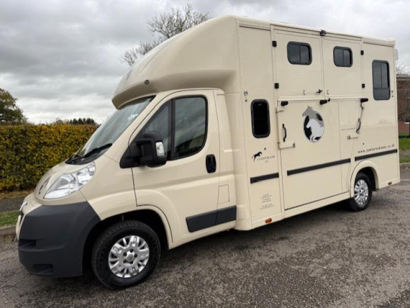 25-1226-2013 62  Peugeot Boxer 3.5 Ton Crew cab. JSW Coach build. Full wall between horse area and changing area with Hob/Sink. Only 15,000 miles... LIKE NEW! 25-1226-2013 62  Peugeot Boxer 3.5 Ton Crew cab. JSW Coach build. Full wall between horse area and changing area with Hob/Sink. Only 15,000 miles... LIKE NEW!