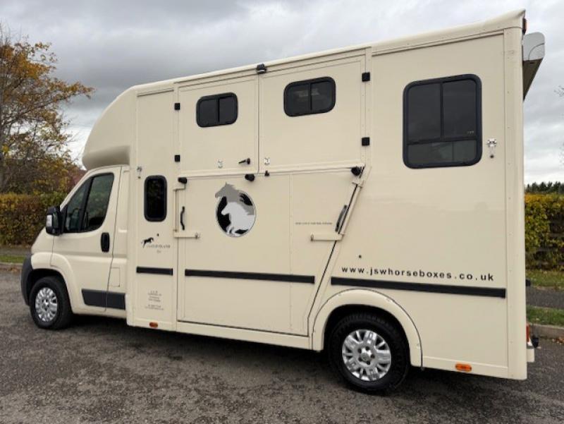 25-1226-2013 62  Peugeot Boxer 3.5 Ton Crew cab. JSW Coach build. Full wall between horse area and changing area with Hob/Sink. Only 15,000 miles... LIKE NEW! 25-1226-2013 62  Peugeot Boxer 3.5 Ton Crew cab. JSW Coach build. Full wall between horse area and changing area with Hob/Sink. Only 15,000 miles... LIKE NEW!