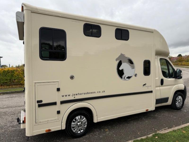 25-1226-2013 62  Peugeot Boxer 3.5 Ton Crew cab. JSW Coach build. Full wall between horse area and changing area with Hob/Sink. Only 15,000 miles... LIKE NEW! 25-1226-2013 62  Peugeot Boxer 3.5 Ton Crew cab. JSW Coach build. Full wall between horse area and changing area with Hob/Sink. Only 15,000 miles... LIKE NEW!