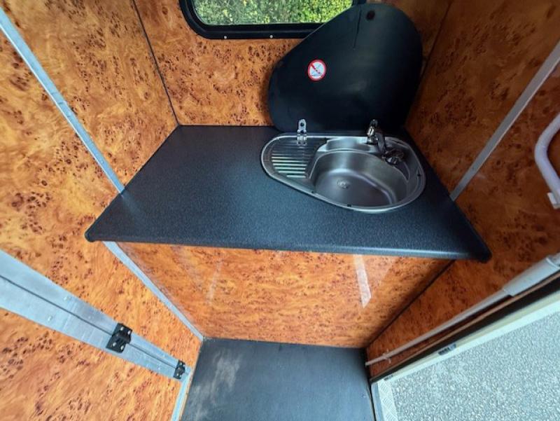 25-1226-2013 62  Peugeot Boxer 3.5 Ton Crew cab. JSW Coach build. Full wall between horse area and changing area with Hob/Sink. Only 15,000 miles... LIKE NEW! 25-1226-2013 62  Peugeot Boxer 3.5 Ton Crew cab. JSW Coach build. Full wall between horse area and changing area with Hob/Sink. Only 15,000 miles... LIKE NEW!