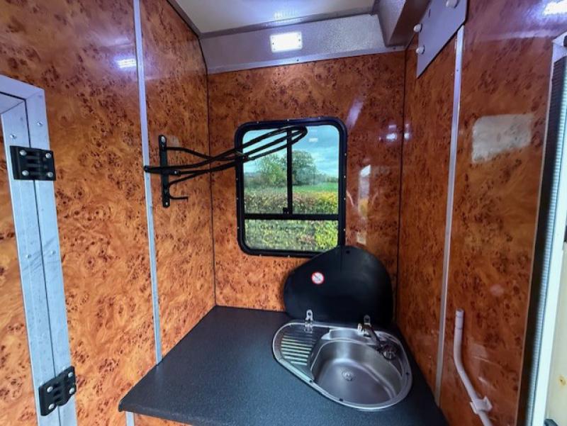 25-1226-2013 62  Peugeot Boxer 3.5 Ton Crew cab. JSW Coach build. Full wall between horse area and changing area with Hob/Sink. Only 15,000 miles... LIKE NEW! 25-1226-2013 62  Peugeot Boxer 3.5 Ton Crew cab. JSW Coach build. Full wall between horse area and changing area with Hob/Sink. Only 15,000 miles... LIKE NEW!