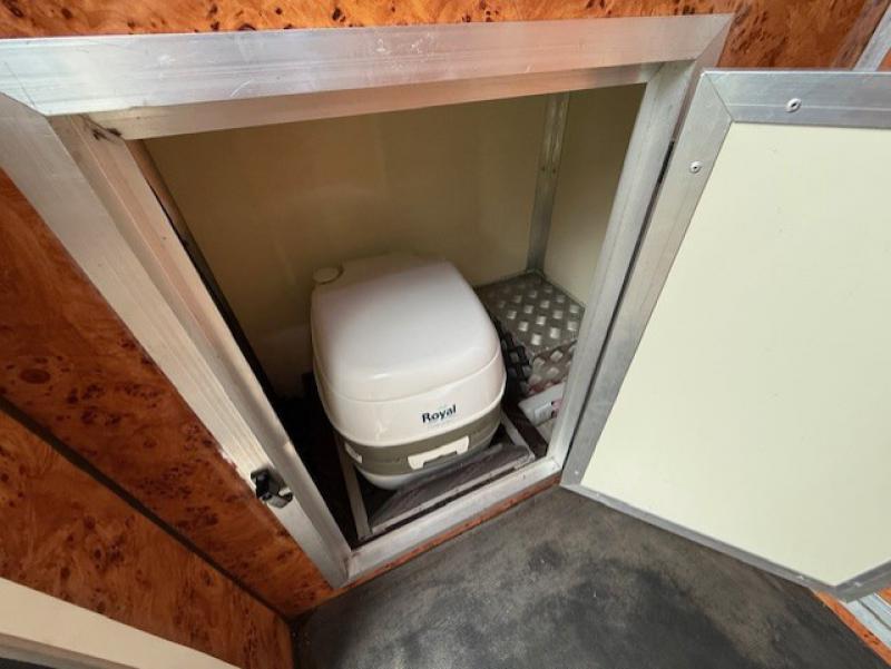 25-1226-2013 62  Peugeot Boxer 3.5 Ton Crew cab. JSW Coach build. Full wall between horse area and changing area with Hob/Sink. Only 15,000 miles... LIKE NEW! 25-1226-2013 62  Peugeot Boxer 3.5 Ton Crew cab. JSW Coach build. Full wall between horse area and changing area with Hob/Sink. Only 15,000 miles... LIKE NEW!