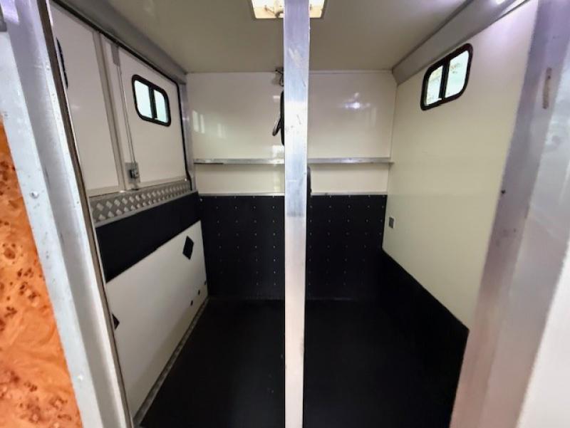 25-1226-2013 62  Peugeot Boxer 3.5 Ton Crew cab. JSW Coach build. Full wall between horse area and changing area with Hob/Sink. Only 15,000 miles... LIKE NEW! 25-1226-2013 62  Peugeot Boxer 3.5 Ton Crew cab. JSW Coach build. Full wall between horse area and changing area with Hob/Sink. Only 15,000 miles... LIKE NEW!