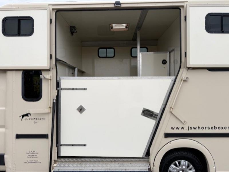 25-1226-2013 62  Peugeot Boxer 3.5 Ton Crew cab. JSW Coach build. Full wall between horse area and changing area with Hob/Sink. Only 15,000 miles... LIKE NEW! 25-1226-2013 62  Peugeot Boxer 3.5 Ton Crew cab. JSW Coach build. Full wall between horse area and changing area with Hob/Sink. Only 15,000 miles... LIKE NEW!