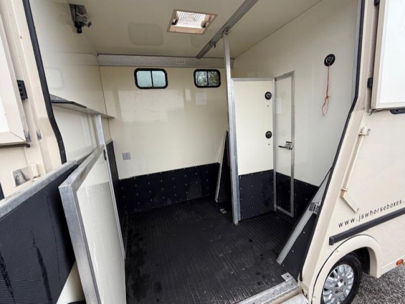 25-1226-2013 62  Peugeot Boxer 3.5 Ton Crew cab. JSW Coach build. Full wall between horse area and changing area with Hob/Sink. Only 15,000 miles... LIKE NEW! 25-1226-2013 62  Peugeot Boxer 3.5 Ton Crew cab. JSW Coach build. Full wall between horse area and changing area with Hob/Sink. Only 15,000 miles... LIKE NEW!