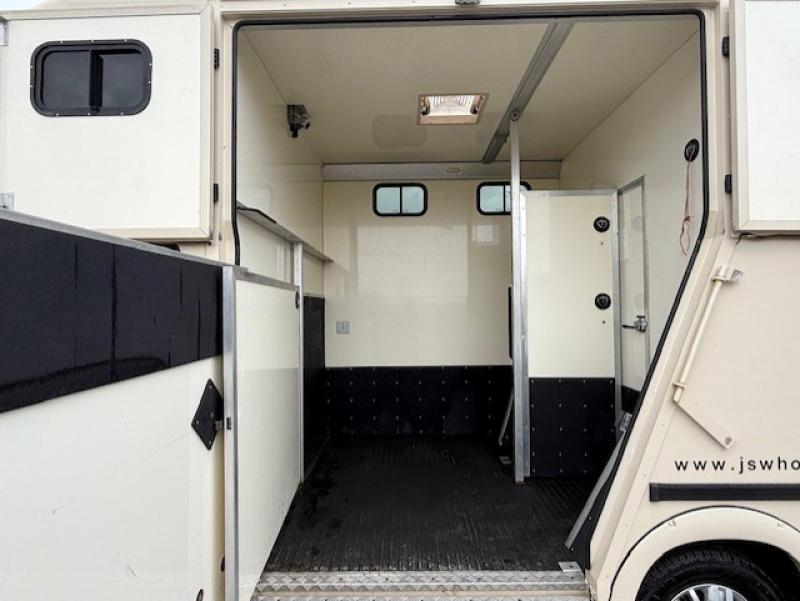 25-1226-2013 62  Peugeot Boxer 3.5 Ton Crew cab. JSW Coach build. Full wall between horse area and changing area with Hob/Sink. Only 15,000 miles... LIKE NEW! 25-1226-2013 62  Peugeot Boxer 3.5 Ton Crew cab. JSW Coach build. Full wall between horse area and changing area with Hob/Sink. Only 15,000 miles... LIKE NEW!