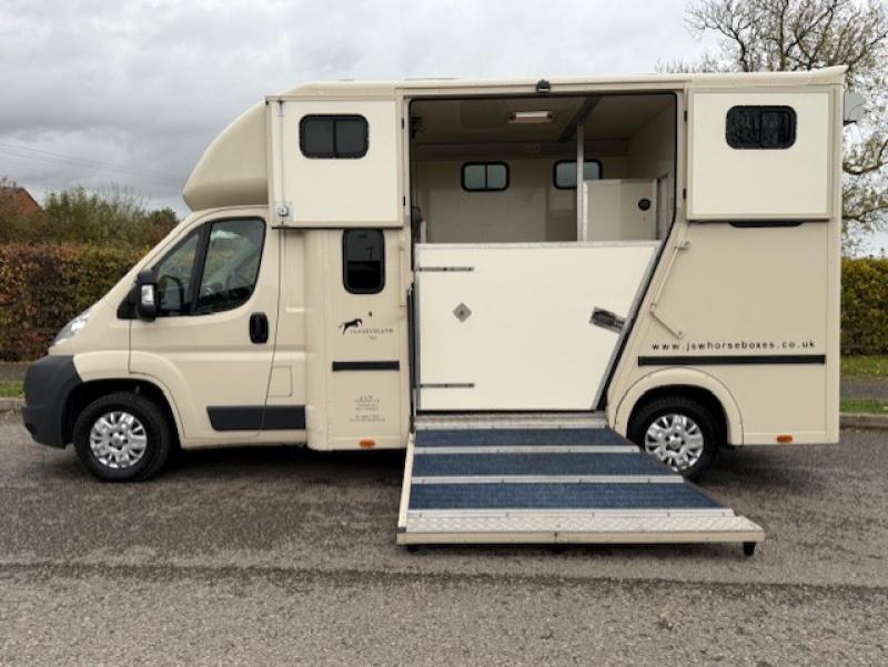 25-1226-2013 62  Peugeot Boxer 3.5 Ton Crew cab. JSW Coach build. Full wall between horse area and changing area with Hob/Sink. Only 15,000 miles... LIKE NEW! 25-1226-2013 62  Peugeot Boxer 3.5 Ton Crew cab. JSW Coach build. Full wall between horse area and changing area with Hob/Sink. Only 15,000 miles... LIKE NEW!
