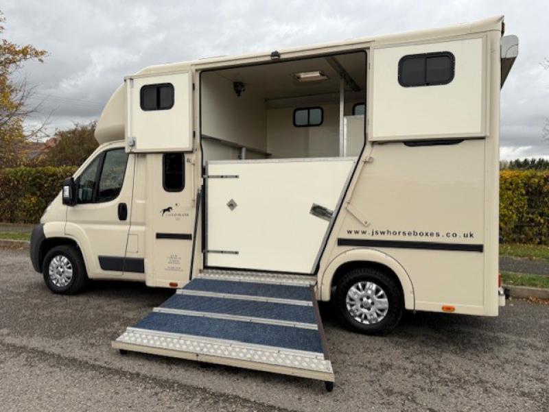 25-1226-2013 62  Peugeot Boxer 3.5 Ton Crew cab. JSW Coach build. Full wall between horse area and changing area with Hob/Sink. Only 15,000 miles... LIKE NEW! 25-1226-2013 62  Peugeot Boxer 3.5 Ton Crew cab. JSW Coach build. Full wall between horse area and changing area with Hob/Sink. Only 15,000 miles... LIKE NEW!